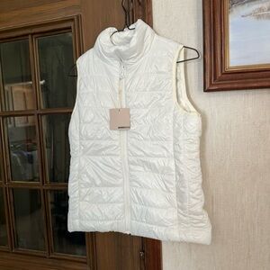 Active USA White Quilted Vest- NWT
